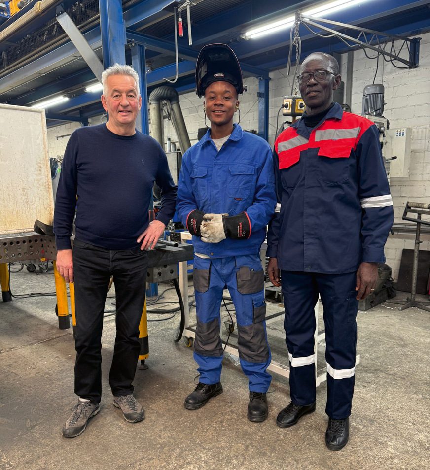 2 Während der Trainings arbeiten ghanaische und deutsche Fachkräfte gemeinsam an herausfordernden Aufgaben und lernen voneinander.