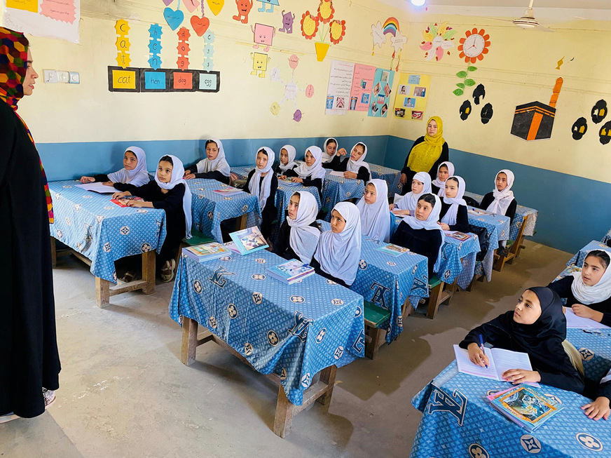 Einer der Mädchenkurse (Klasse 4 – 6) am Education Center Yuldoz