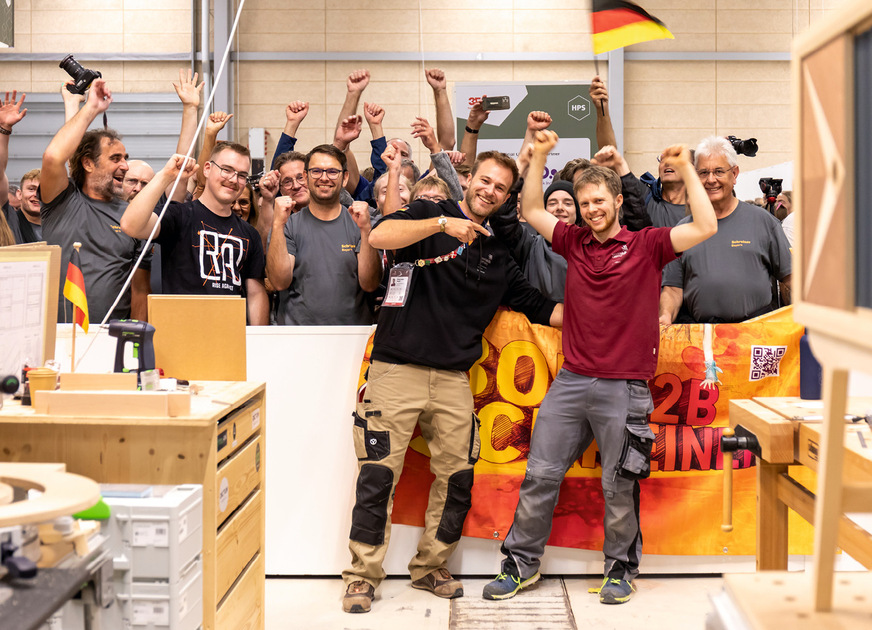 Möbelschreiner Moritz Wagner (Gold) und Bundestrainer Benjamin Supé Bildquellen 