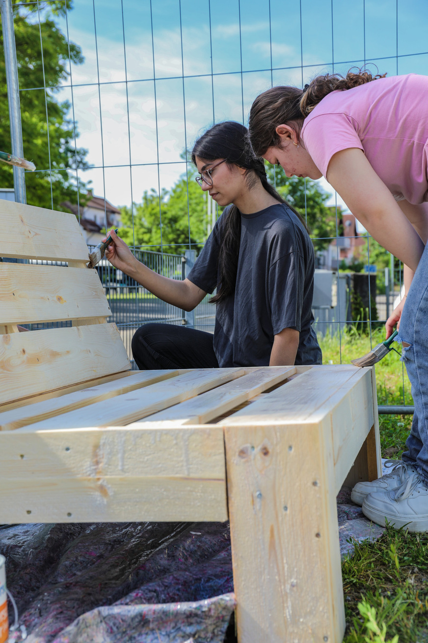 Am Ende des Projekts stehen nicht nur fertige Objekte, sondern vor allem wertvolle Erfahrungen. Die Jugendlichen haben erlebt, dass ihre Ideen und ihr eigenes Handeln zählen.