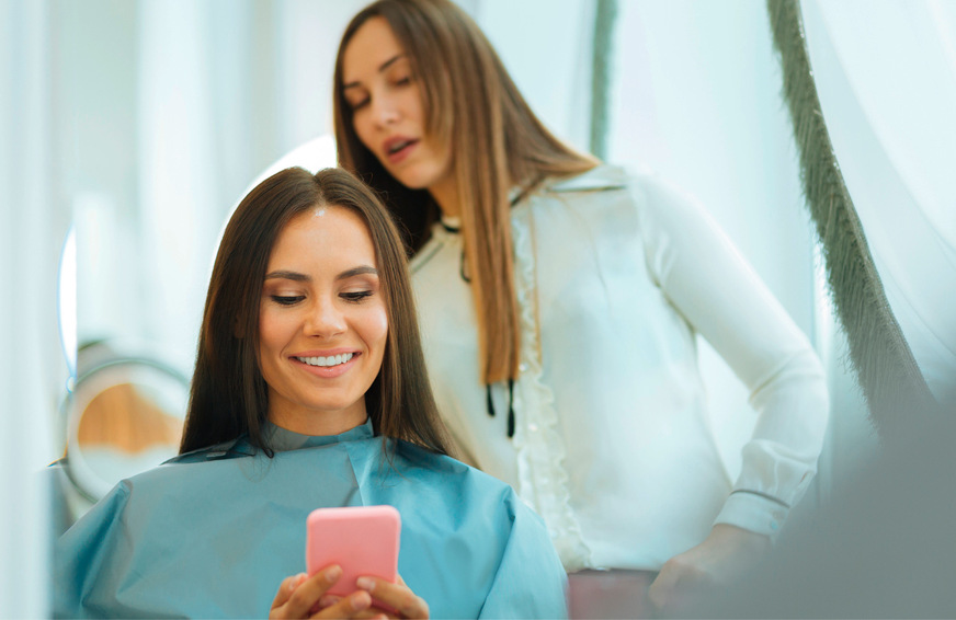 Das Projekt Cybee kombiniert im Friseurhandwerk bewährte Lehrmethoden mit modernen Technologien.