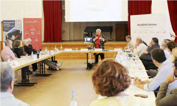 Oberstudiendirektor Stefan Nowatschin (2), Prof. Dr. Michael Heister (3) und Sieglinde Foidl-Dreißer (4) begannen das Zukunftsforum mit anregenden Impulsvorträgen.