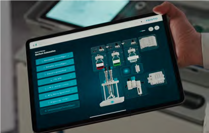 Die Lernsoftware ist ein Prototyp auf Basis der Lernplattform Festo LX, der die Inhalte spielerisch vermittelt und die Lernenden auf die Aufgaben vorbereitet.