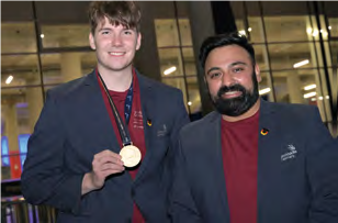 Vollste Zufriedenheit bei Bundestrainer Dill Khan und Yves Joel Gottmann, Weltmeister in der Disziplin Digital Construction.