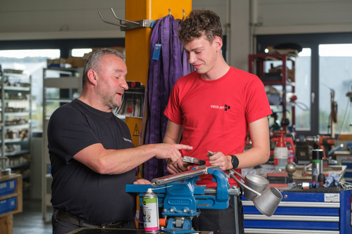 Die Auszubildenden bei Visco Jet durchlaufen alle Abteilungen des Unternehmens ein Mal. 