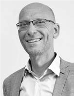 Frank Henssler ist Senior Referent Bildung bei der Karl Schlecht Stiftung. Er verantwortet das Management von Förderprojekten für Lehrkräfte und Schüler/innen zur ethischen Wertebildung, Entrepreneurship Education, Kulturellen Bildung und der L eadership Education.