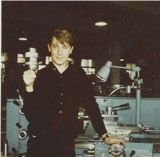 Uwe Severins mit seinem Werkstück bei den WorldSkills Tokio 1970.