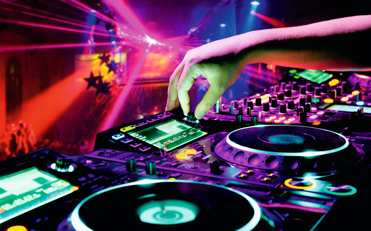 Entspannte Atmosphäre, echte Gespräche: Bei der „TalentFusion“ trafen sich Jugendliche und Unternehmen in lockerer Bar-Atmosphäre zur Berufsorientierung.