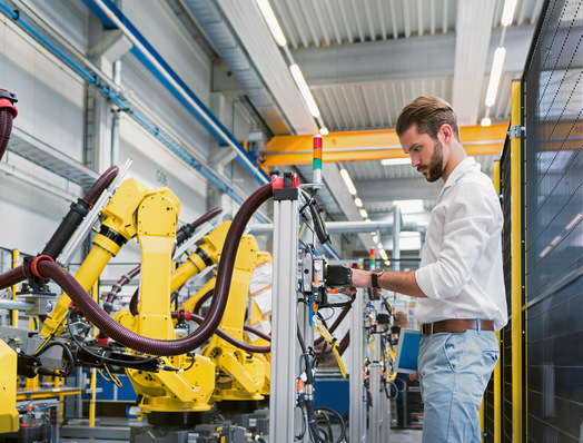 Mensch und Maschine: Die Zukunft der Arbeit ist Gegenstand des EHB-Forschungs­projekts.