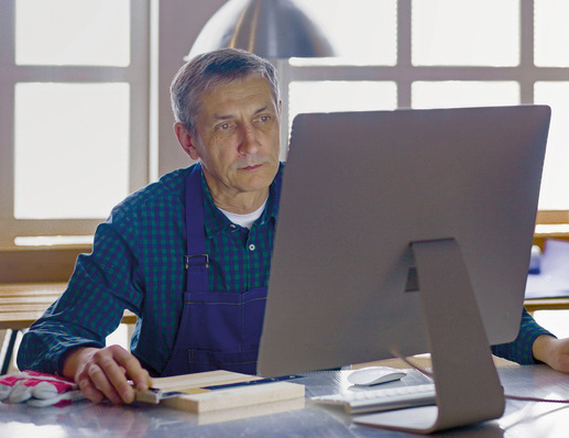 Der neue KI-Hub der ZWH bietet Schulungen, Workshops und nutzerfreundliche KI-Anwendungen  für Handwerker*innen auf eigenen, datensicheren Servern. 