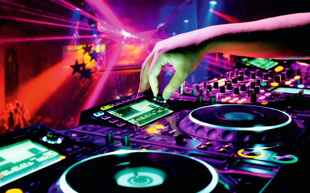 Entspannte Atmosphäre, echte Gespräche: Bei der „TalentFusion“ trafen sich Jugendliche und Unternehmen in lockerer Bar-Atmosphäre zur Berufsorientierung.