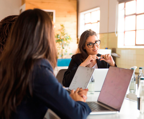 Einfach mal Chefin sein: Juniorfirmen vermitteln dem Nachwuchs wichtige Er­fah­rungen.