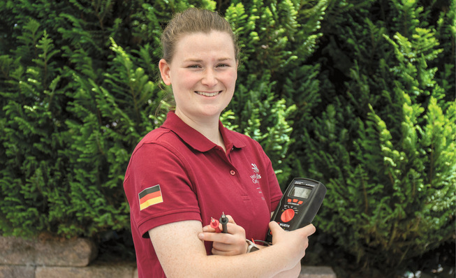 Miriam Dickmann begibt sich bei der EM der Berufe vorrangig auf Fehlersuche und -behebung an LKWs.