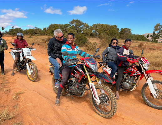 © (Quelle: John Lohrmann) John Lohrmann im Einsatz für eine Sektor-Analyse im Gewerk Metallbau in Madagaskar.