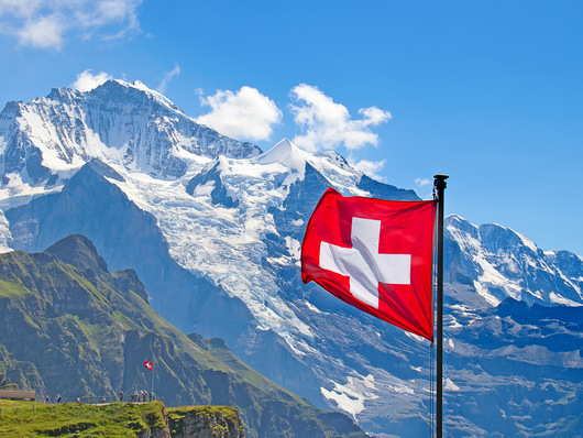 © (Quelle: swisshippo — stock.adobe.com) Ob Erstausbildung, Weiterbildung oder beruflicher Umstieg — zahlreiche Wege stehen den Schweizer*innen offen und sind flexibel gestaltbar.