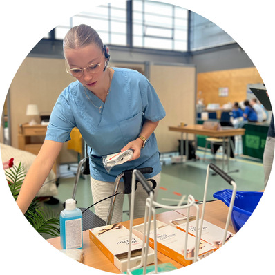 1 Beim „Talent: Pflege — WorldSkills RegioCup“ am RBB Müritz absolvierten die Teilnehmenden sechs typische Szenarien des Pflegealltags.